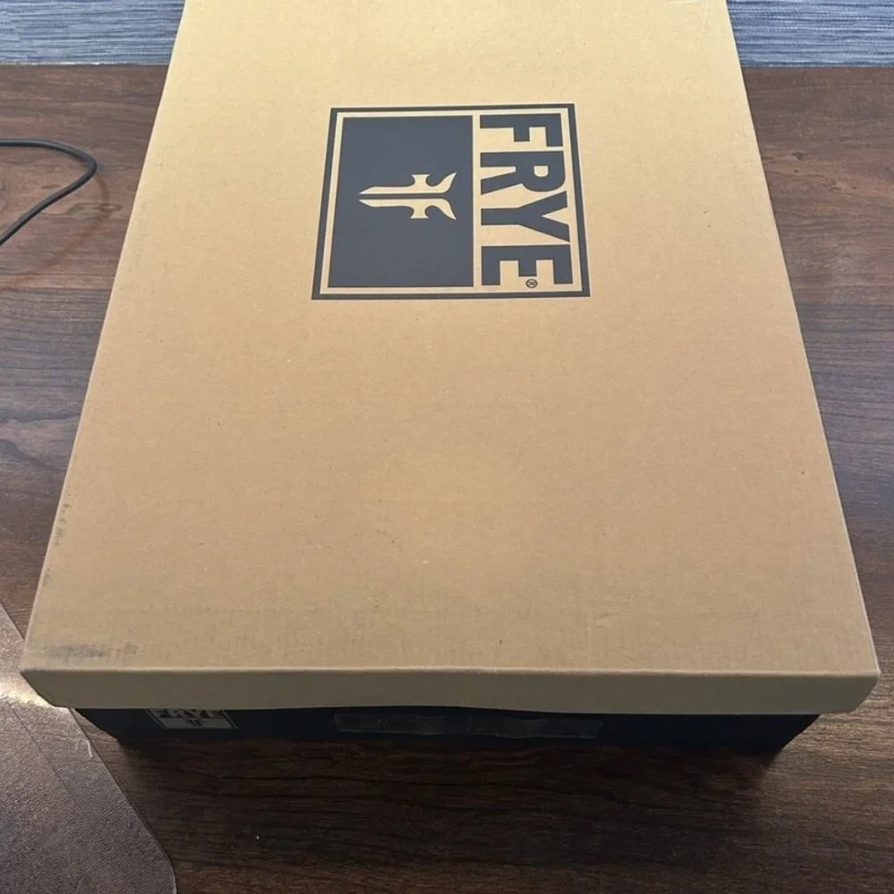 Frye Campus Boot “Camryn”  in color Banana size 9.5 NWT new in box - Picture 4 of 11